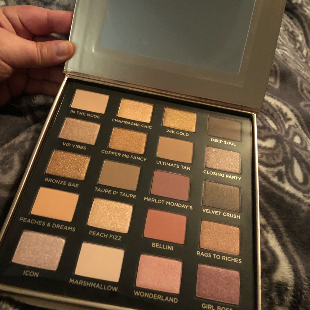 Day to Slay eyeshadow pallet